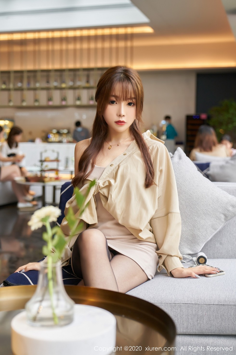 女神芝芝Booty私房香槟色衬衫配开档黑丝裤袜撩人诱惑写真 女神芝芝Booty私房香槟色衬衫配开档黑丝裤袜撩人诱惑写真