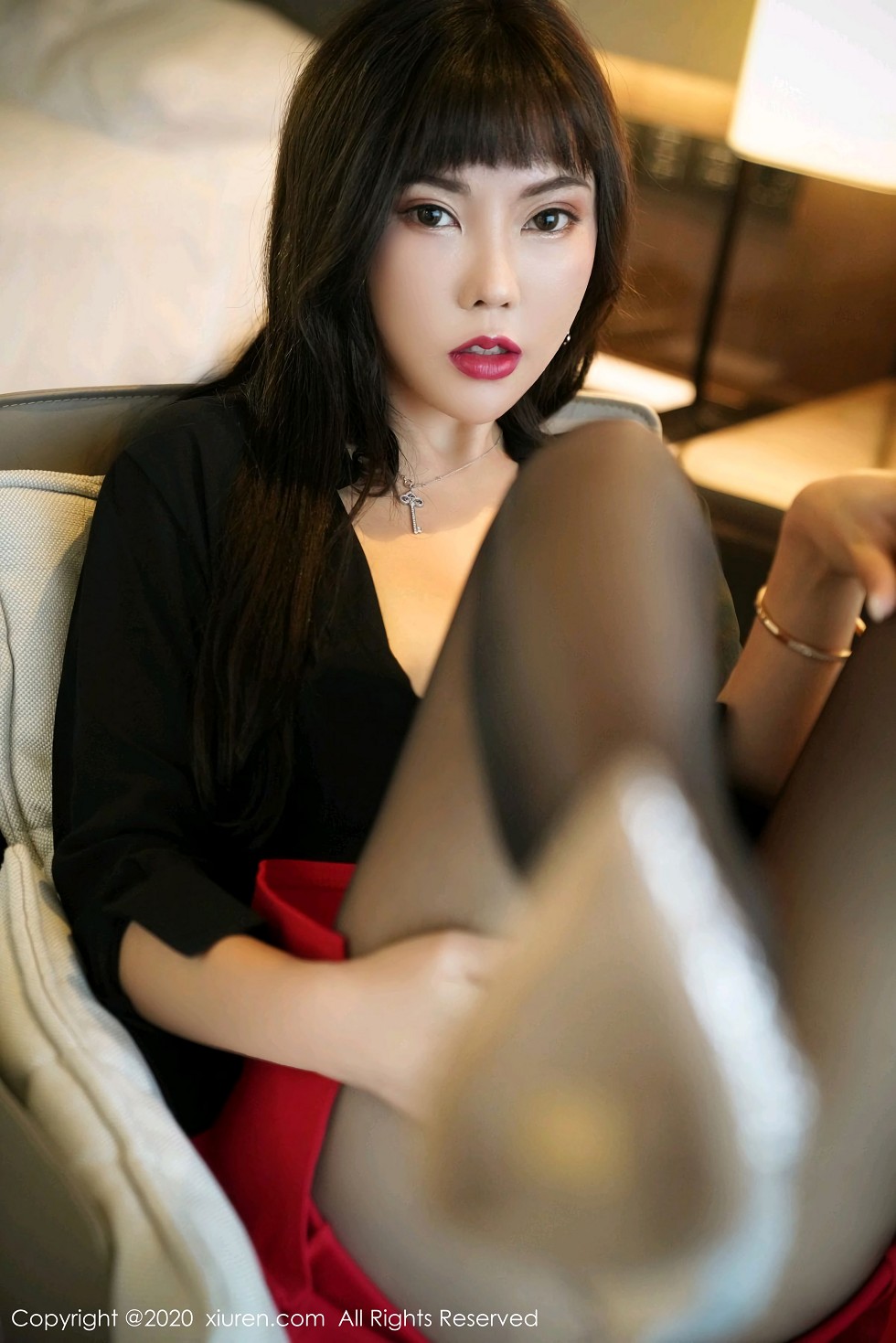 嫩模萌汉药baby上海旅拍红色短裙配无内黑丝裤袜秀翘臀诱惑写真 嫩模萌汉药baby上海旅拍红色短裙配无内黑丝裤袜秀翘臀诱惑写真