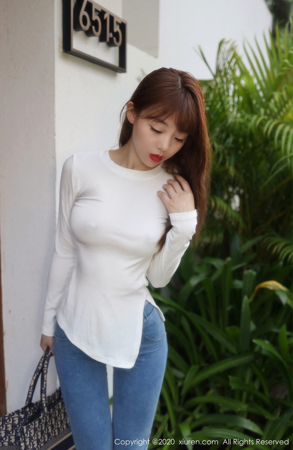 嫩模佘贝拉bella三亚旅拍紧身牛仔裤主题私房半脱露翘臀诱惑写真 嫩模佘贝拉bella三亚旅拍紧身牛仔裤主题私房半脱露翘臀诱惑写真