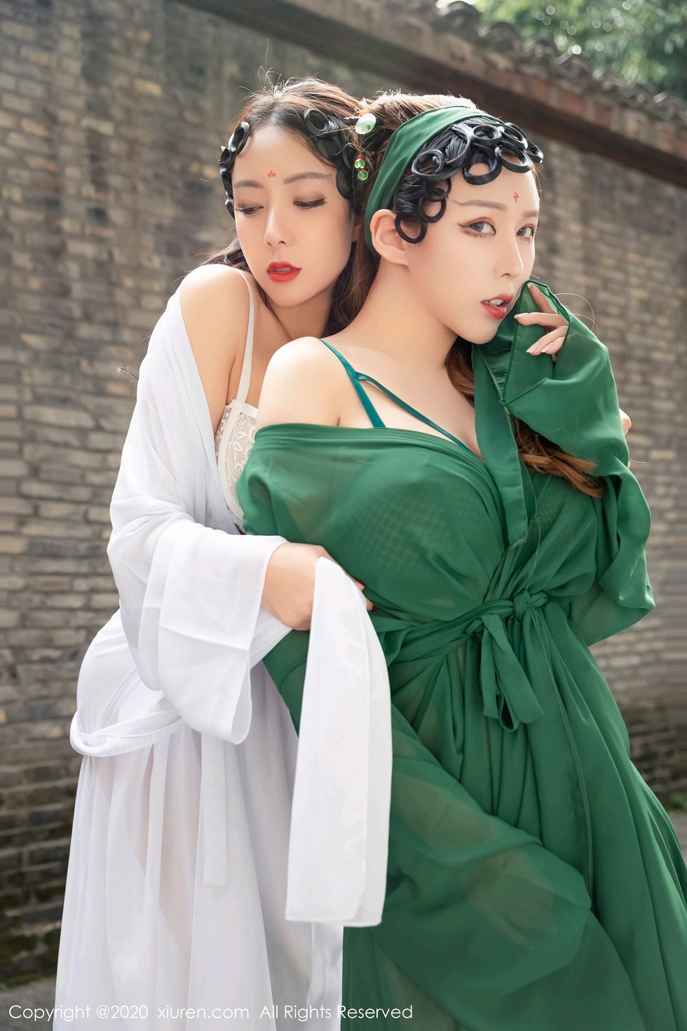 XiuRen第2913期_女神尤妮丝&果儿Victoria演绎青白蛇主题私房内衣诱惑写真57P XiuRen第2913期_女神尤妮丝&果儿Victoria演绎青白蛇主题私房内衣诱惑写真57P