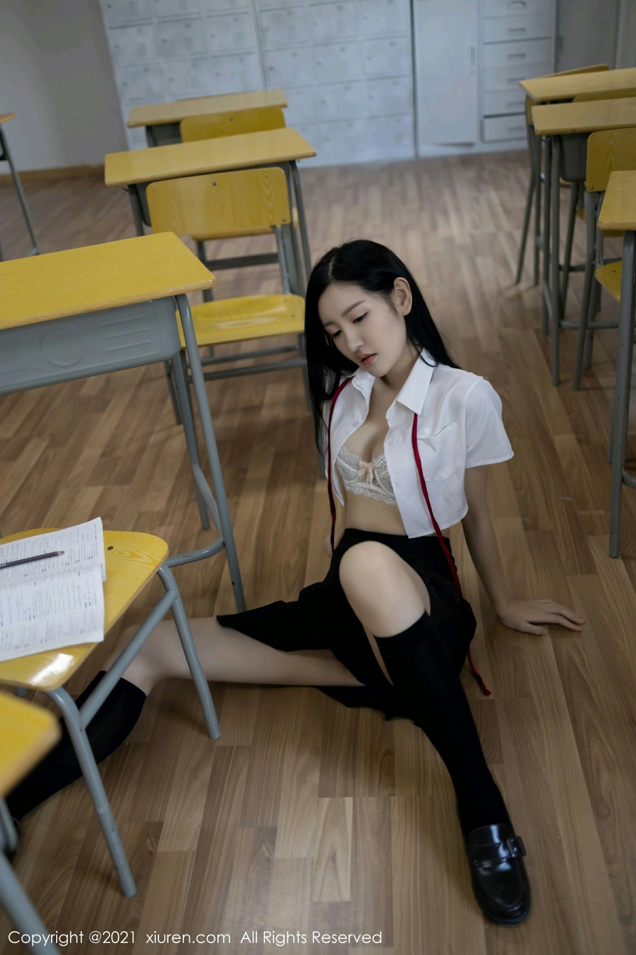女神沈梦瑶教室不良学生主题白衬衣配黑短裙撩人姿势诱惑写真 女神沈梦瑶教室不良学生主题白衬衣配黑短裙撩人姿势诱惑写真