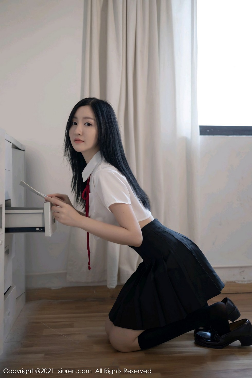女神沈梦瑶教室不良学生主题白衬衣配黑短裙撩人姿势诱惑写真 女神沈梦瑶教室不良学生主题白衬衣配黑短裙撩人姿势诱惑写真