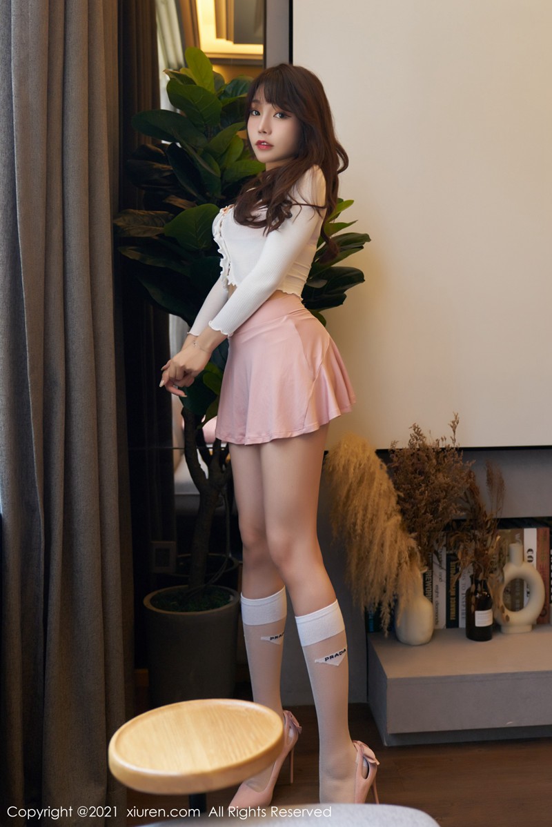 [XiuRen秀人网] 2021.04.25 No.3344 芝芝Booty 圆润酥胸与丝袜美足 性感写真 [70+1P]