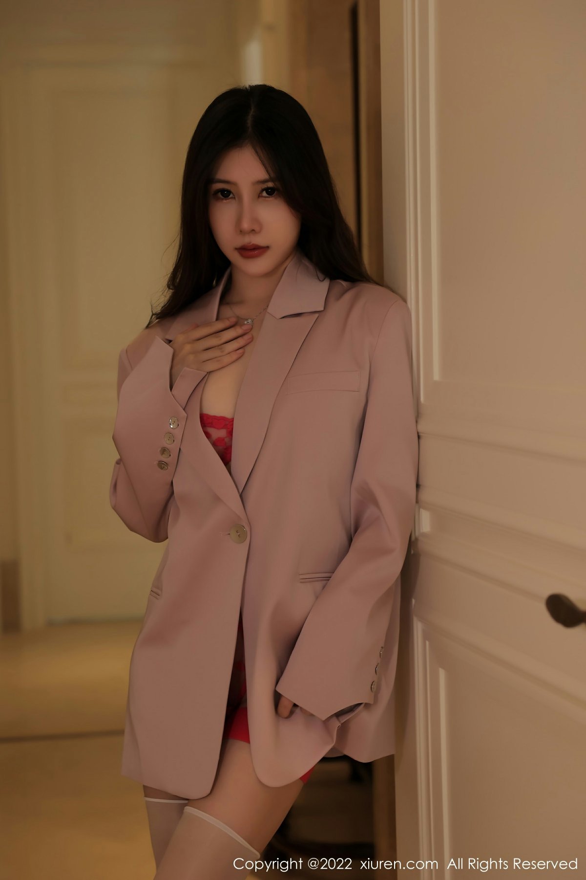 [XiuRen秀人网] 2022.12.05 No.5951 尹甜甜 性感红色蕾丝情趣内衣 海南旅拍写真 [68+1P]