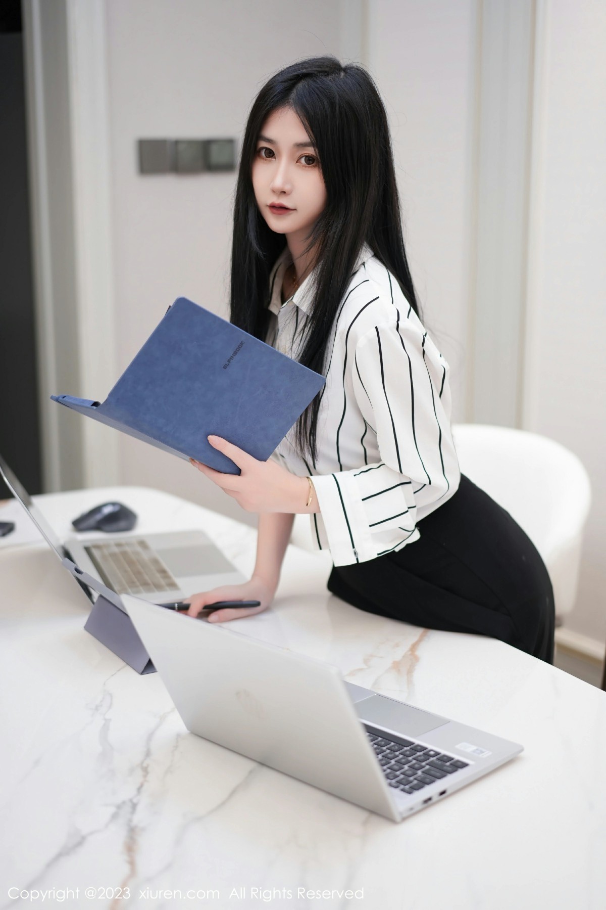 [XiuRen秀人网] 2023.06.02 No.6845 laura阿姣 黑色短裙 性感写真 [73+1P]